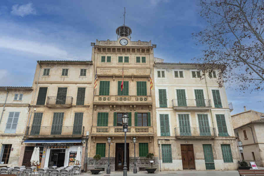 Mallorca - Llucmajor 01 - Ayuntamiento.jpg